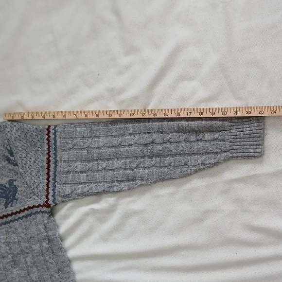 Men's Gray Crewneck Sweater with Duck Design - Picture 4 of 6